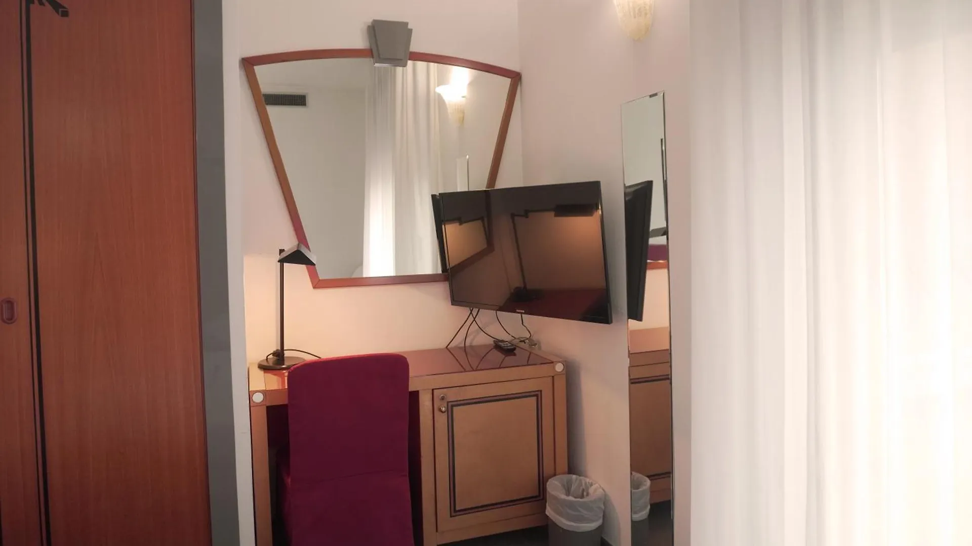 Hotel Nettunia Римини