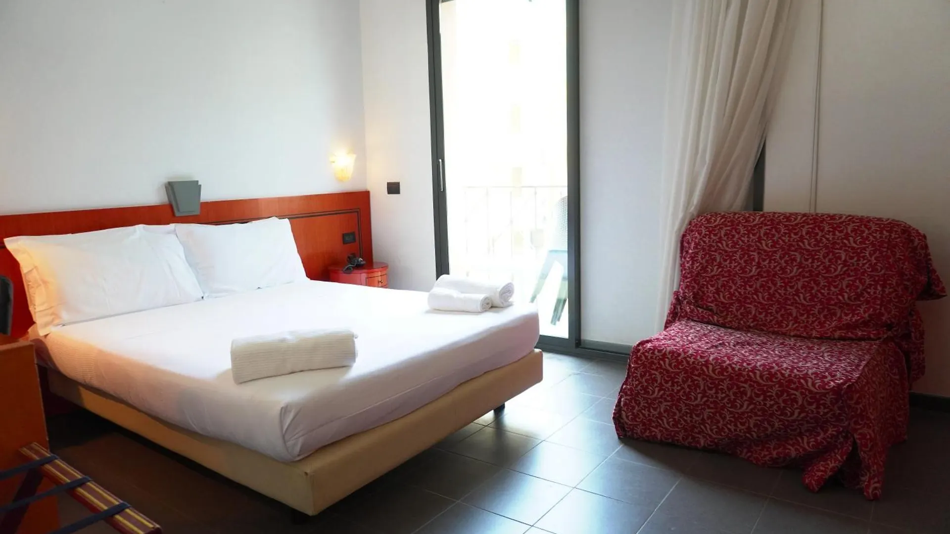Hotel Nettunia Римини